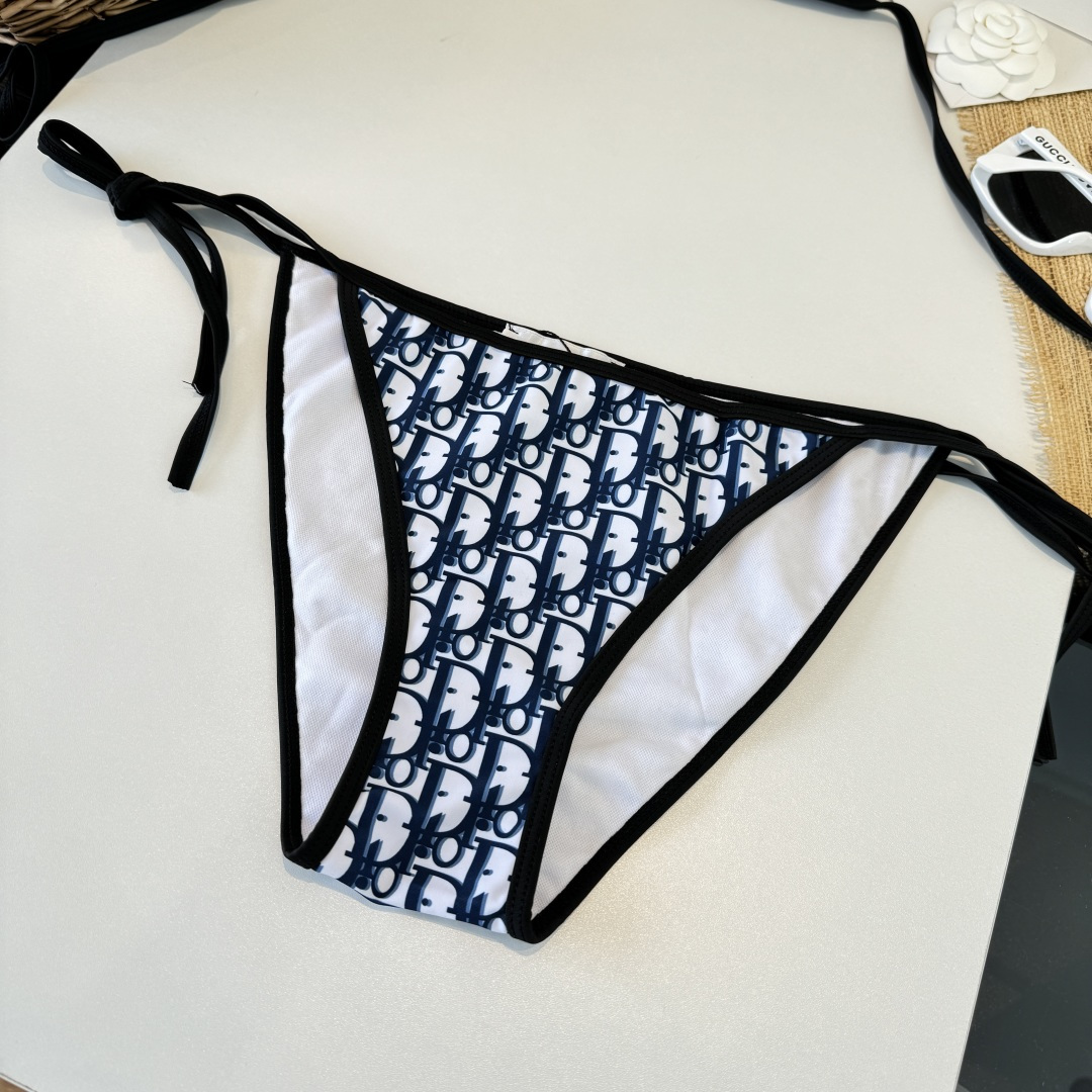 。Dior迪奥比基尼👙❤️😍🥰适合多种场景的游泳衣🏊‍♀️海边 游泳池 温泉 水上乐园 漂流都可以😌内搭