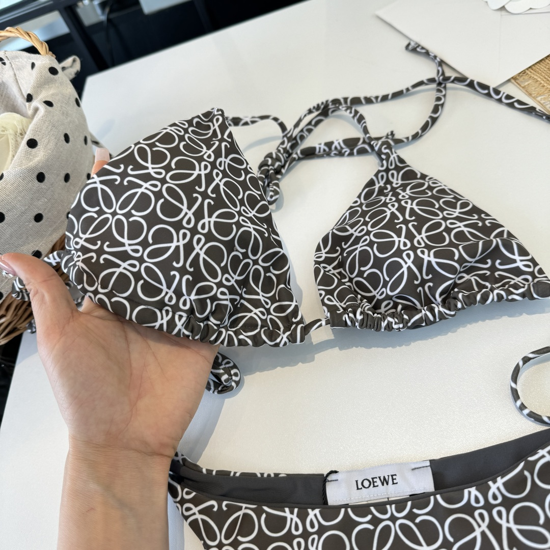 。罗意威LOEWE新款比基尼泳衣👙❤️😍🥰适合多种场景的游泳衣🏊‍♀️海边 游泳池 温泉 水上乐园 漂流