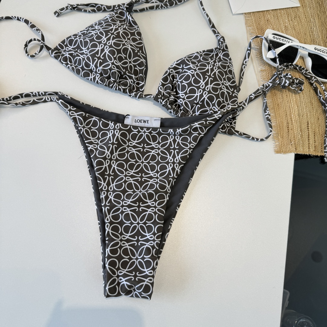 。罗意威LOEWE新款比基尼泳衣👙❤️😍🥰适合多种场景的游泳衣🏊‍♀️海边 游泳池 温泉 水上乐园 漂流