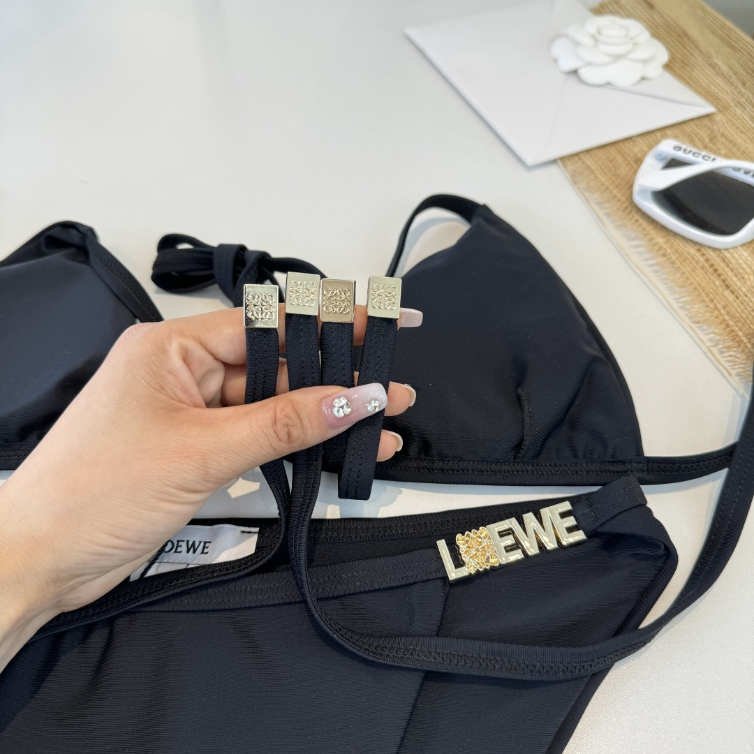 。罗意威LOEWE新款比基尼泳衣👙❤️😍🥰适合多种场景的游泳衣🏊‍♀️海边 游泳池 温泉 水上乐园 漂流
