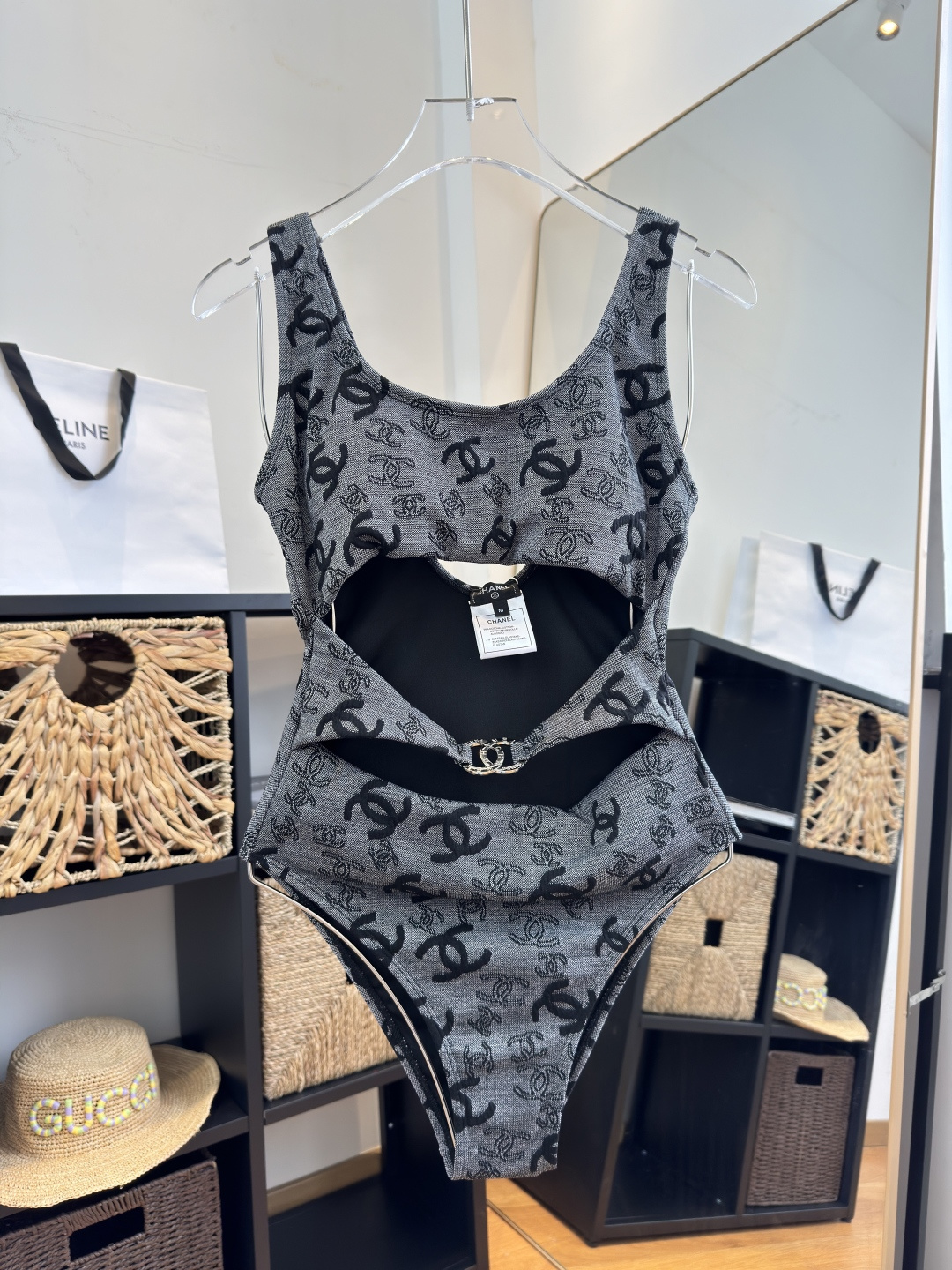 。Chanel 香奈儿连体泳衣 😍🥰适合多种场景的游泳衣🏊‍♀️海边 游泳池 温泉 水上乐园 漂流都可以