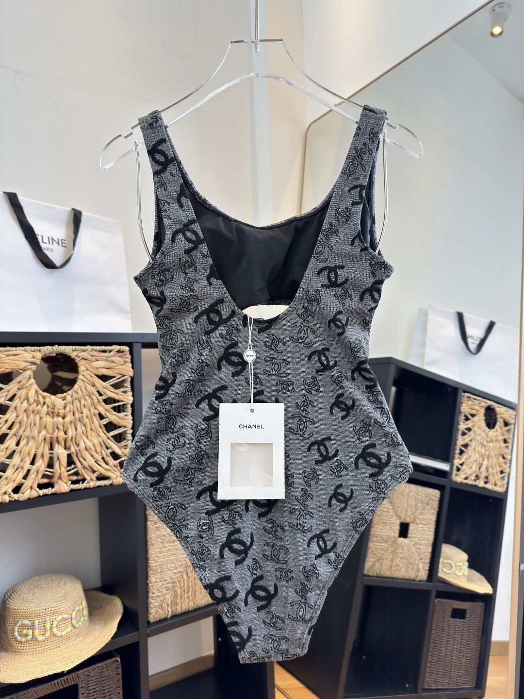 。Chanel 香奈儿连体泳衣 😍🥰适合多种场景的游泳衣🏊‍♀️海边 游泳池 温泉 水上乐园 漂流都可以