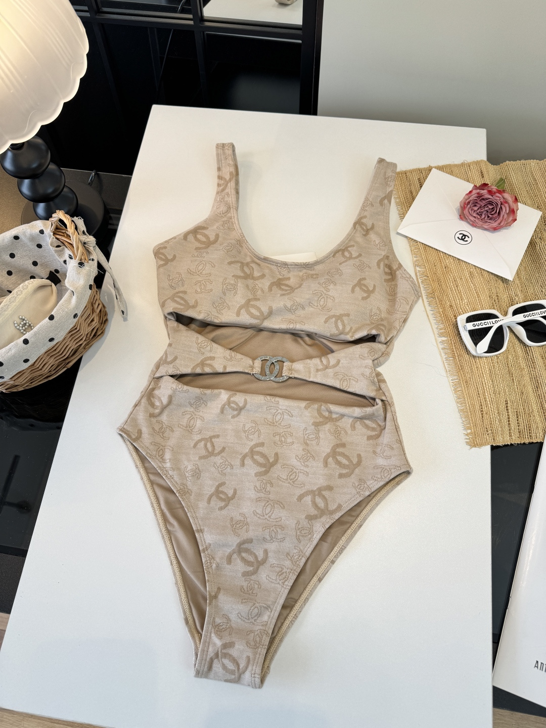 。Chanel 香奈儿连体泳衣 😍🥰适合多种场景的游泳衣🏊‍♀️海边 游泳池 温泉 水上乐园 漂流都可以