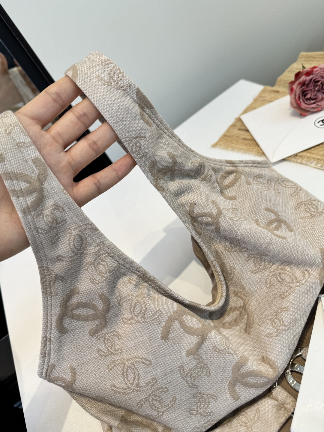 。Chanel 香奈儿连体泳衣 😍🥰适合多种场景的游泳衣🏊‍♀️海边 游泳池 温泉 水上乐园 漂流都可以