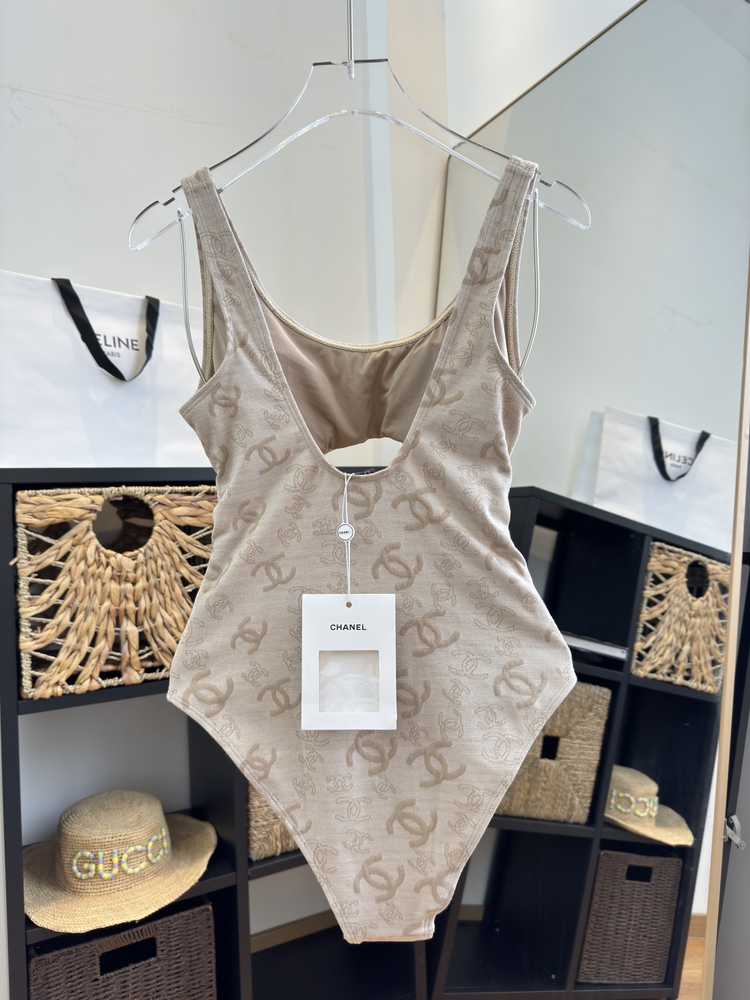 。Chanel 香奈儿连体泳衣 😍🥰适合多种场景的游泳衣🏊‍♀️海边 游泳池 温泉 水上乐园 漂流都可以