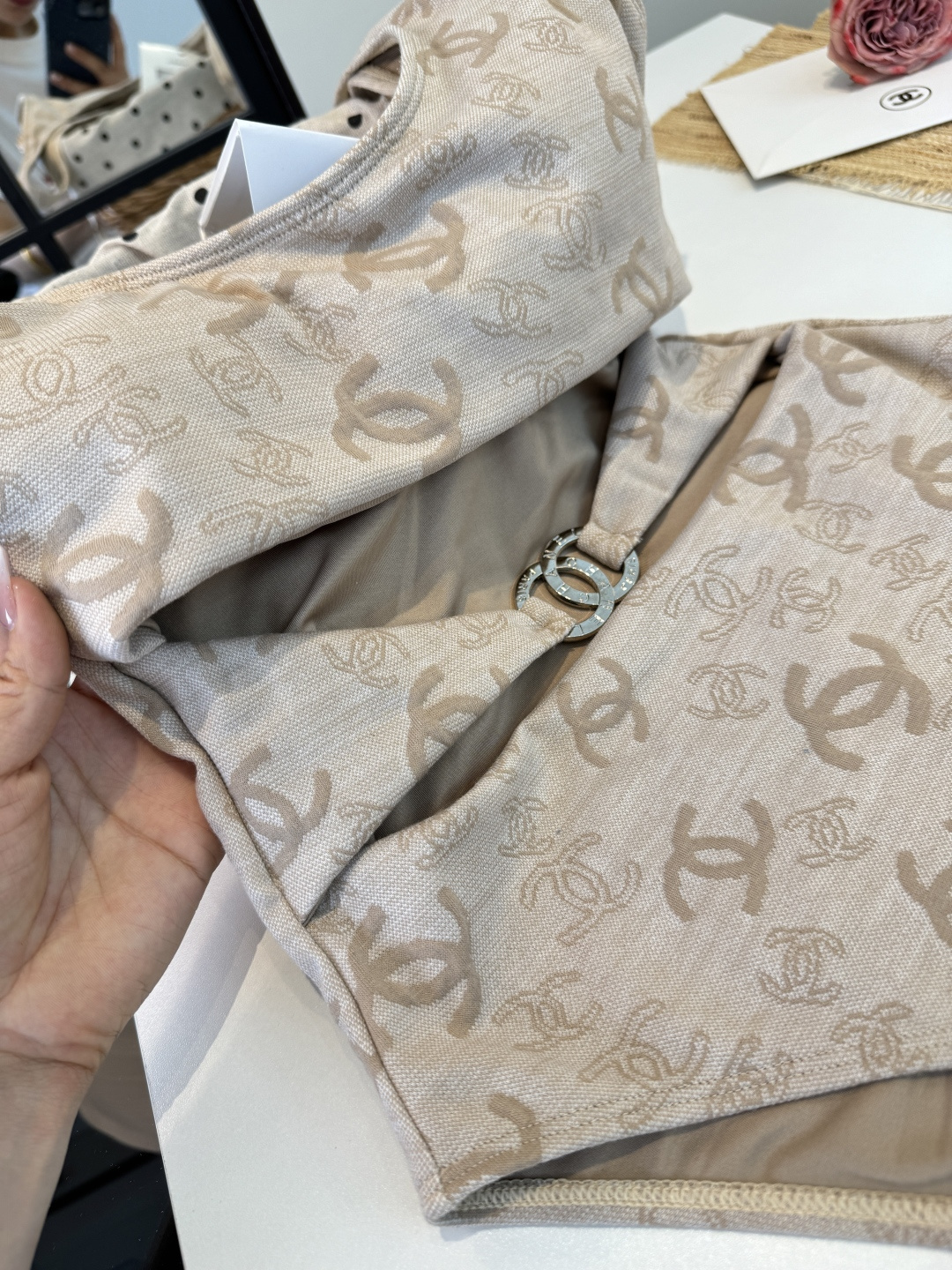 。Chanel 香奈儿连体泳衣 😍🥰适合多种场景的游泳衣🏊‍♀️海边 游泳池 温泉 水上乐园 漂流都可以