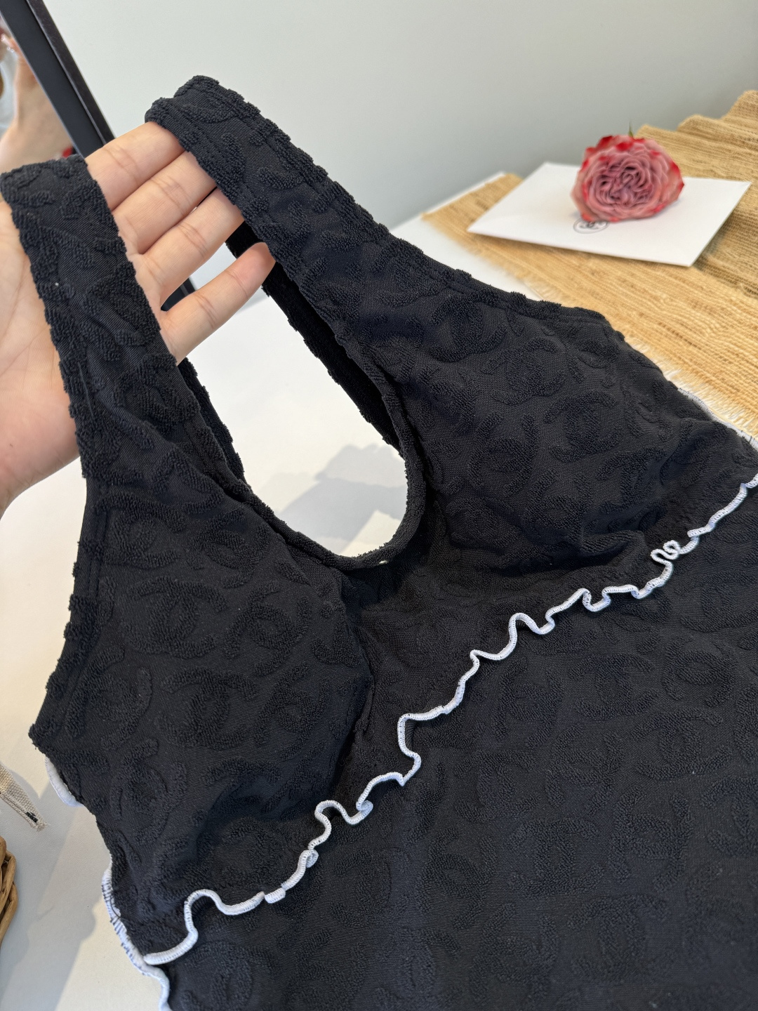 。Chanel 香奈儿连体泳衣 😍🥰适合多种场景的游泳衣🏊‍♀️海边 游泳池 温泉 水上乐园 漂流都可以