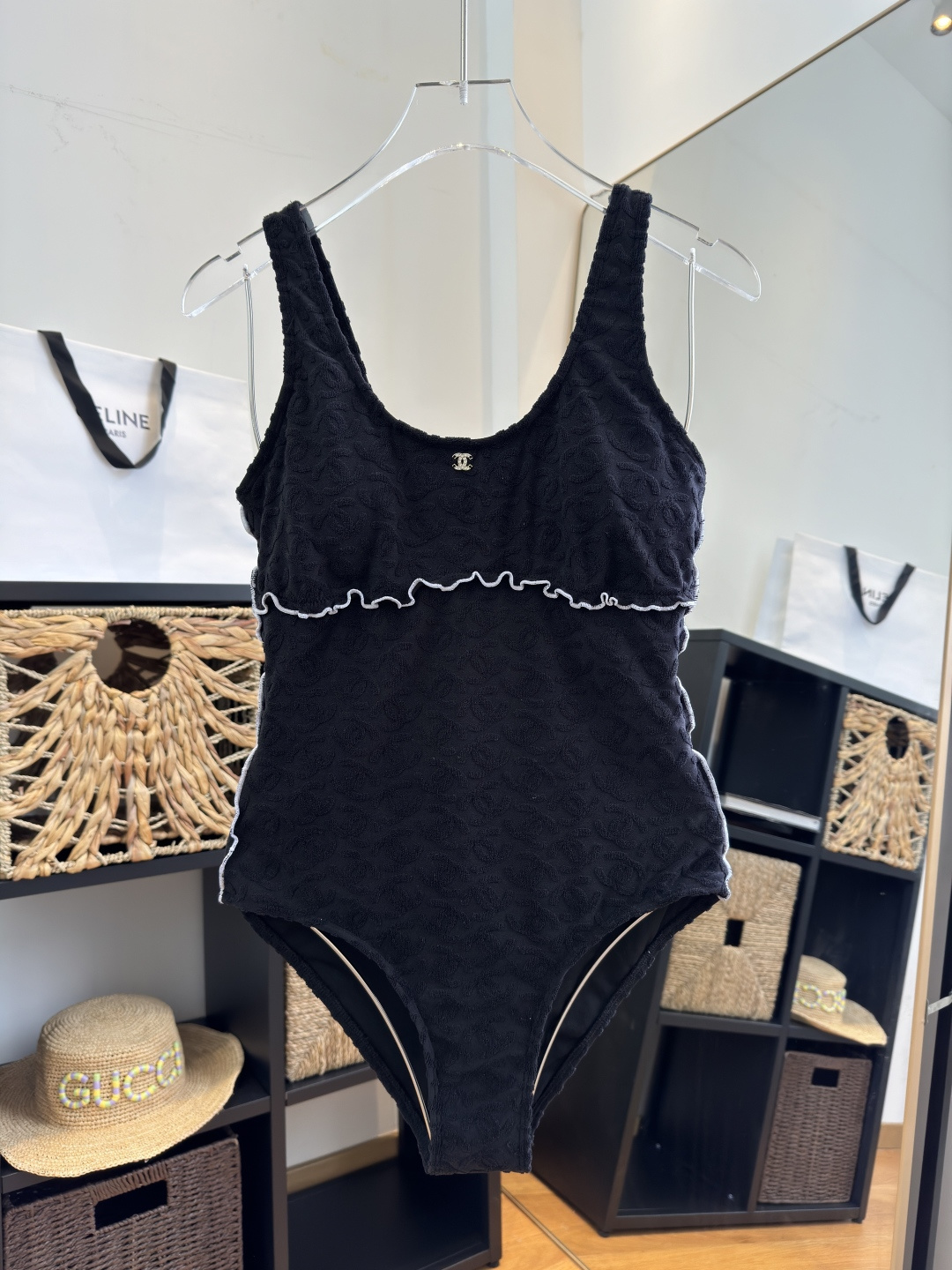 。Chanel 香奈儿连体泳衣 😍🥰适合多种场景的游泳衣🏊‍♀️海边 游泳池 温泉 水上乐园 漂流都可以