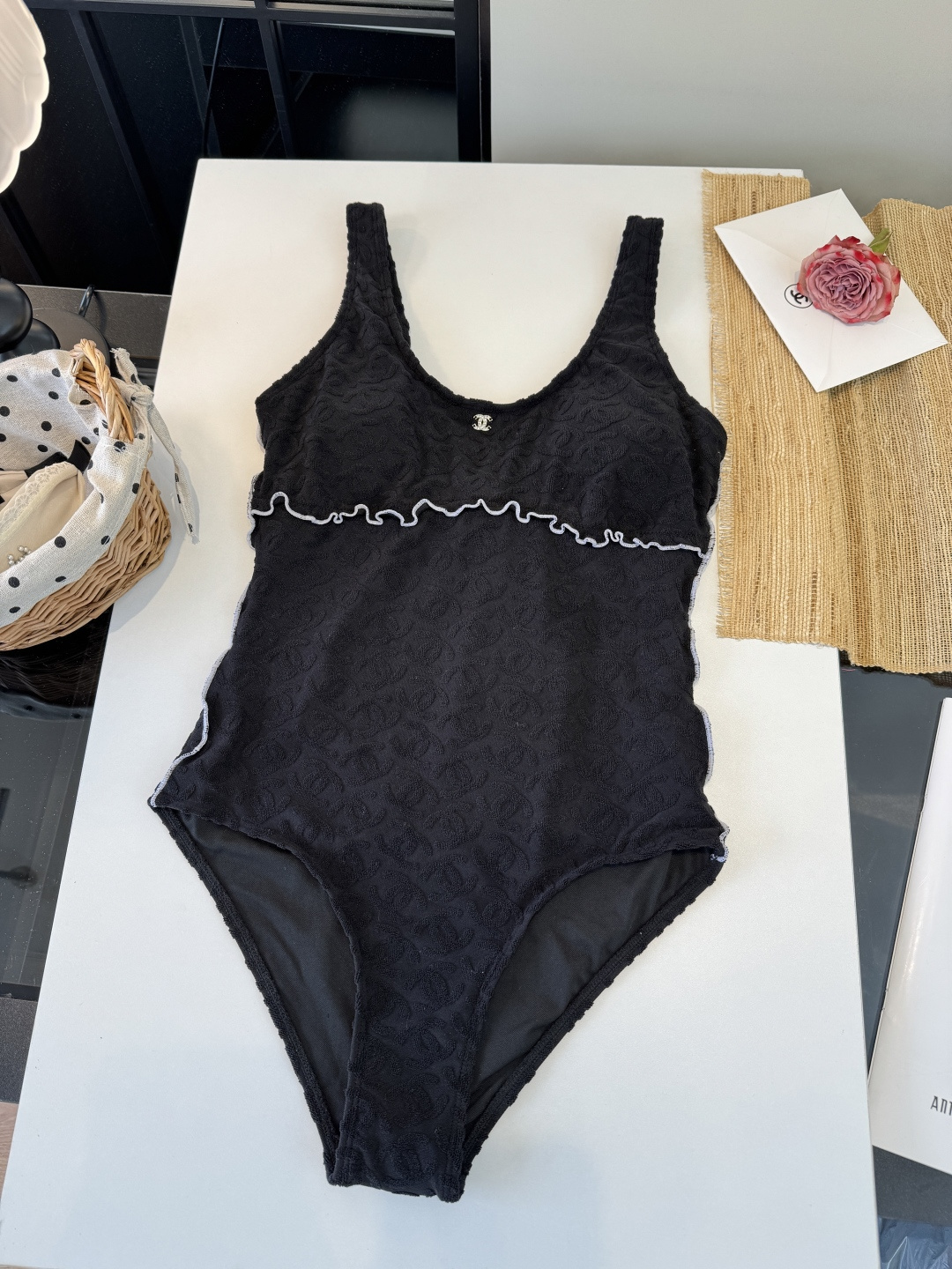 。Chanel 香奈儿连体泳衣 😍🥰适合多种场景的游泳衣🏊‍♀️海边 游泳池 温泉 水上乐园 漂流都可以