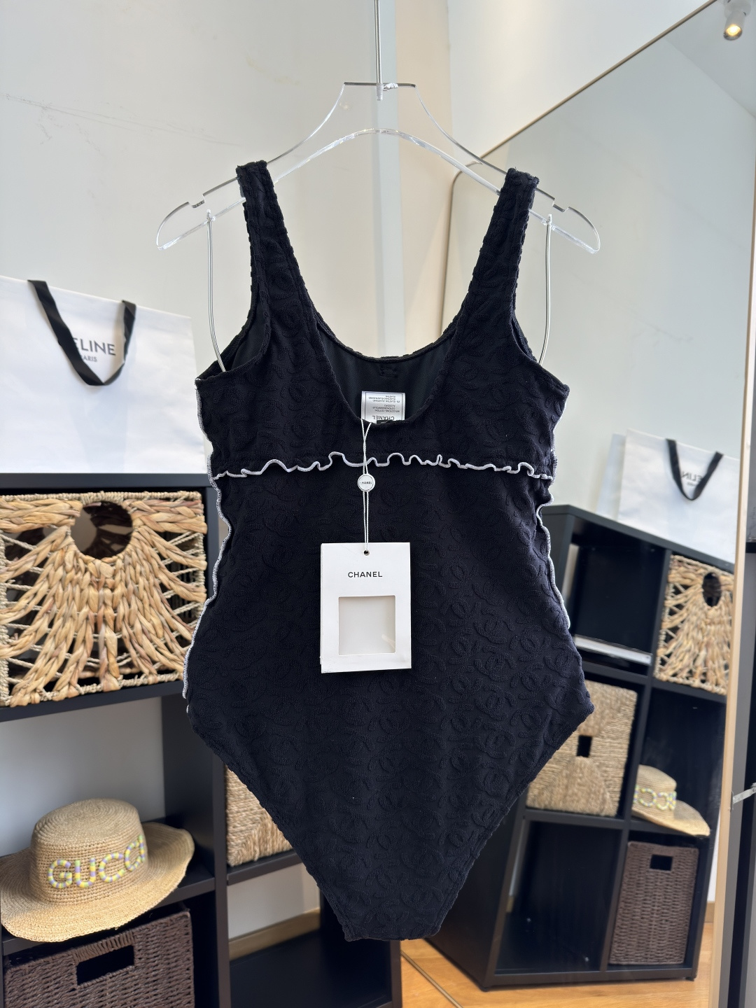 。Chanel 香奈儿连体泳衣 😍🥰适合多种场景的游泳衣🏊‍♀️海边 游泳池 温泉 水上乐园 漂流都可以