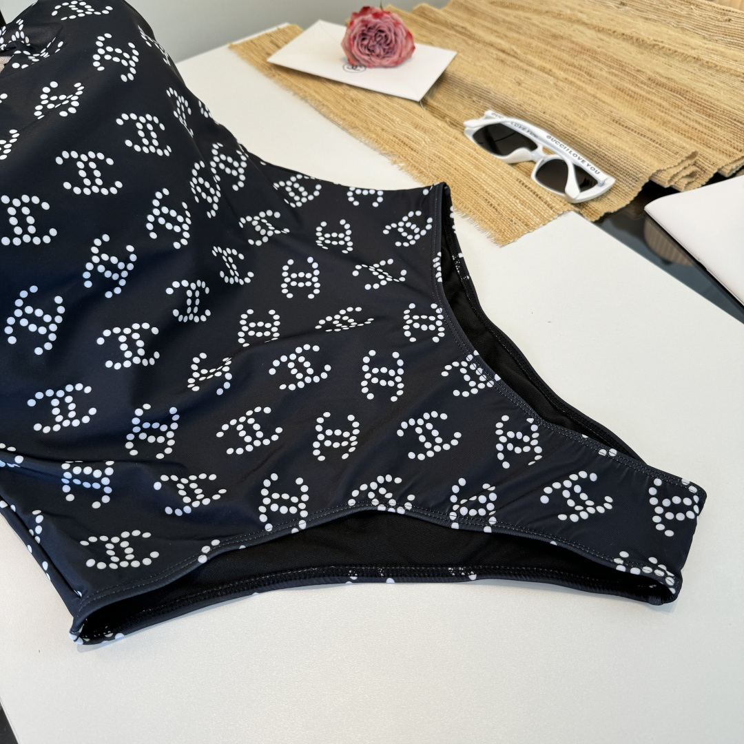 。Chanel香奈儿新款连体泳衣S M L XL