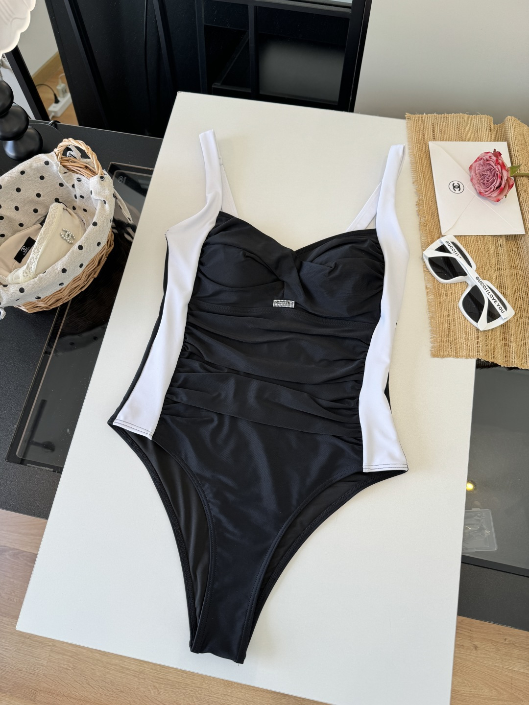 。Chanel香奈儿新款连体泳衣S M L XL