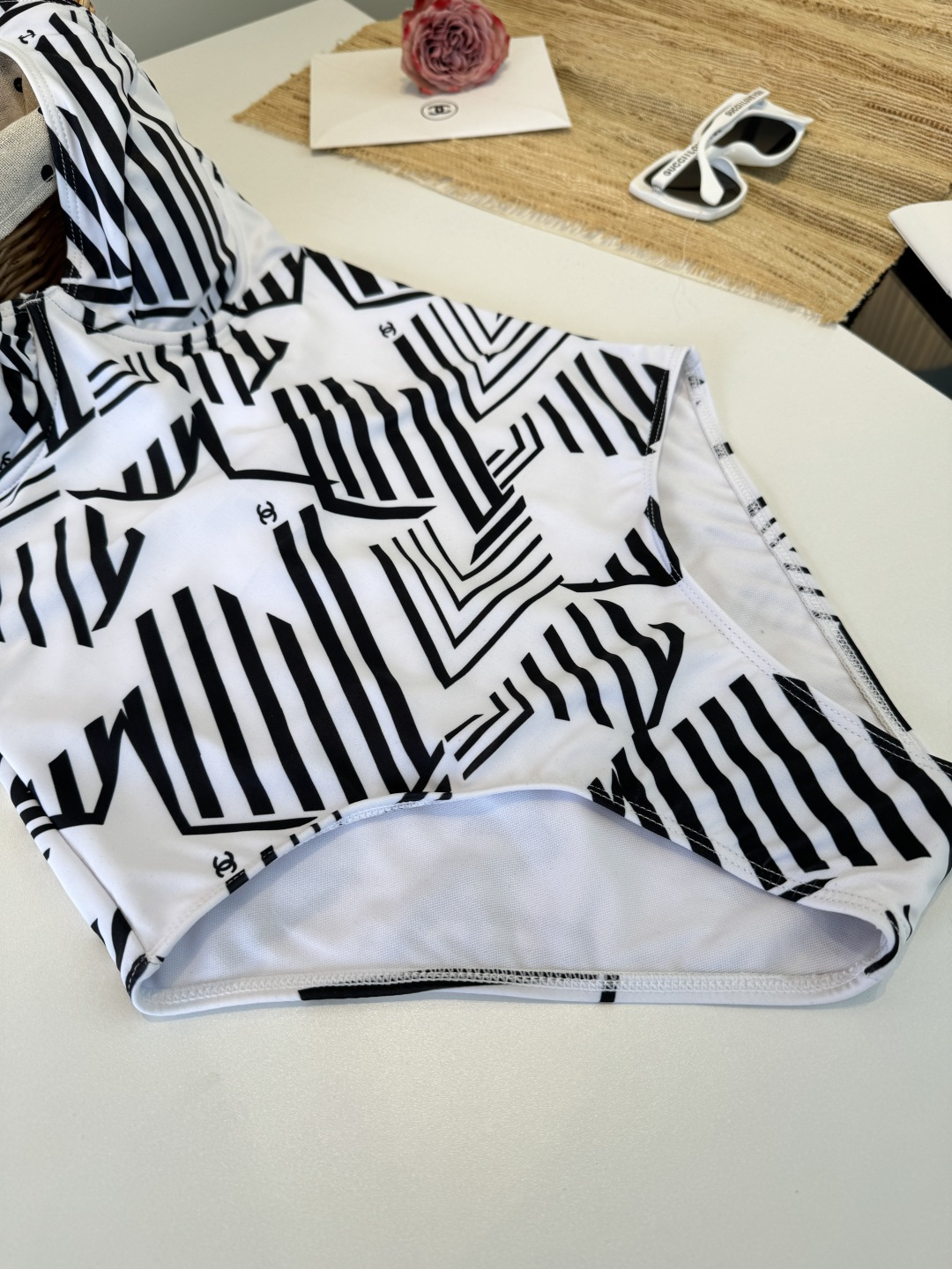 。Chanel香奈儿新款连体泳衣S M L XL