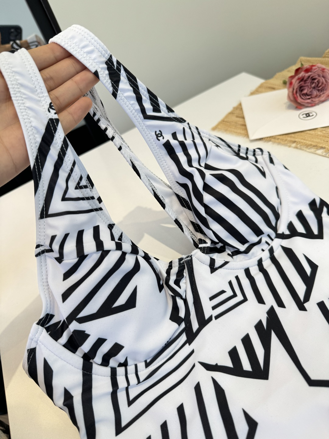 。Chanel香奈儿新款连体泳衣S M L XL