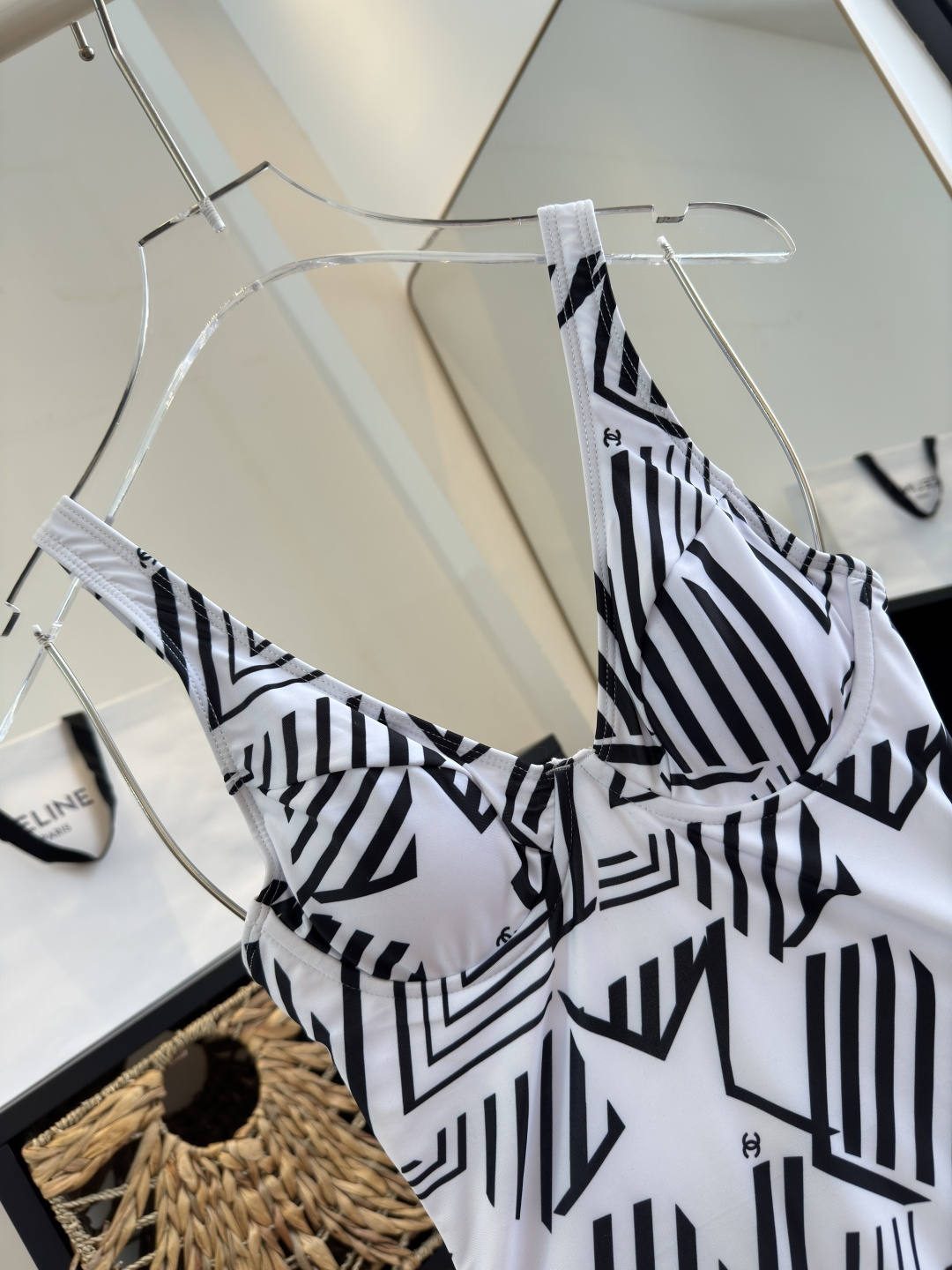 。Chanel香奈儿新款连体泳衣S M L XL