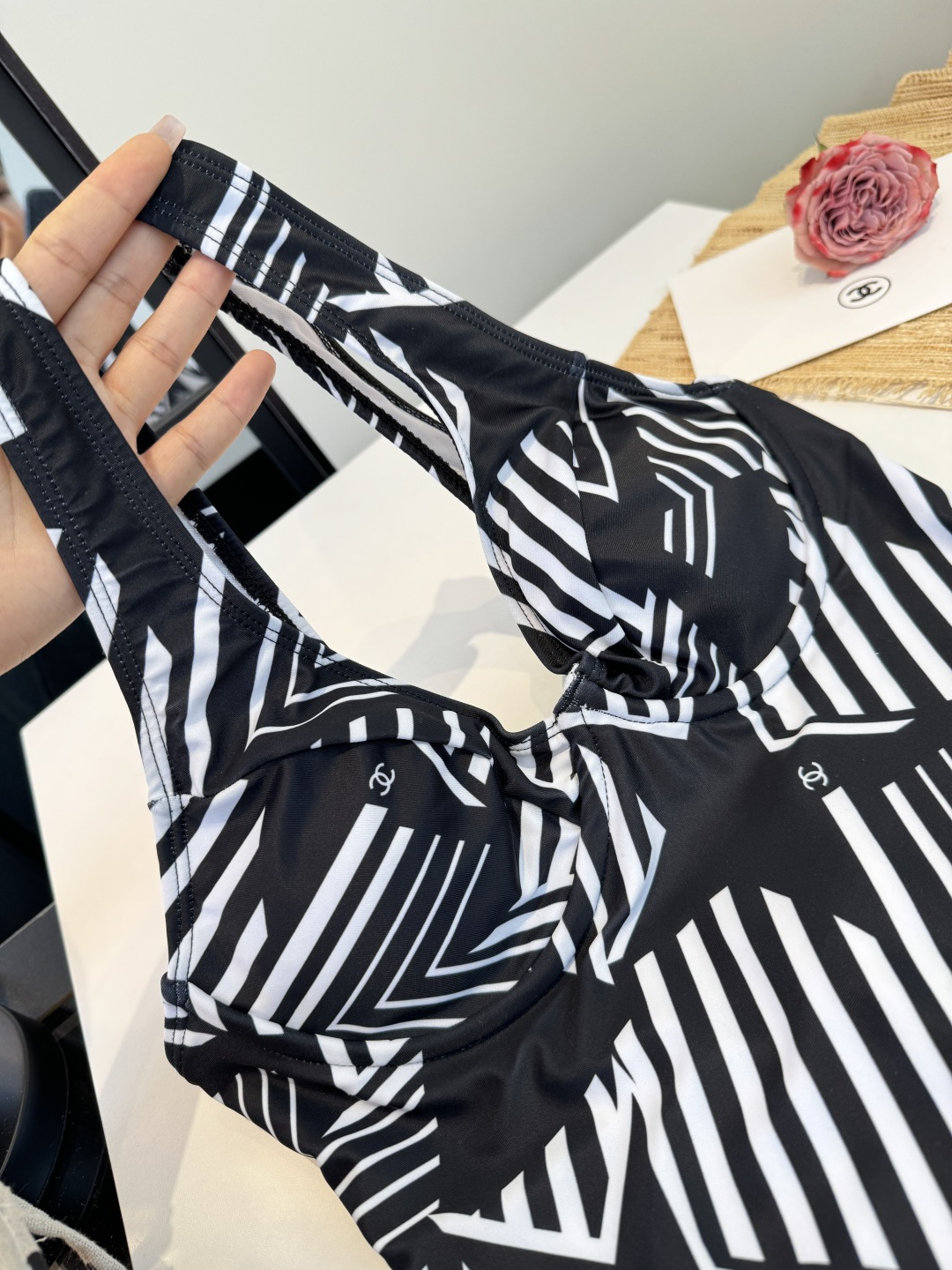 。Chanel香奈儿新款连体泳衣S M L XL