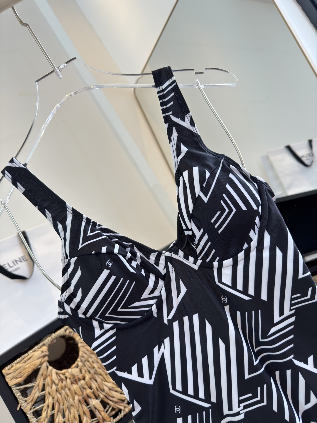 。Chanel香奈儿新款连体泳衣S M L XL