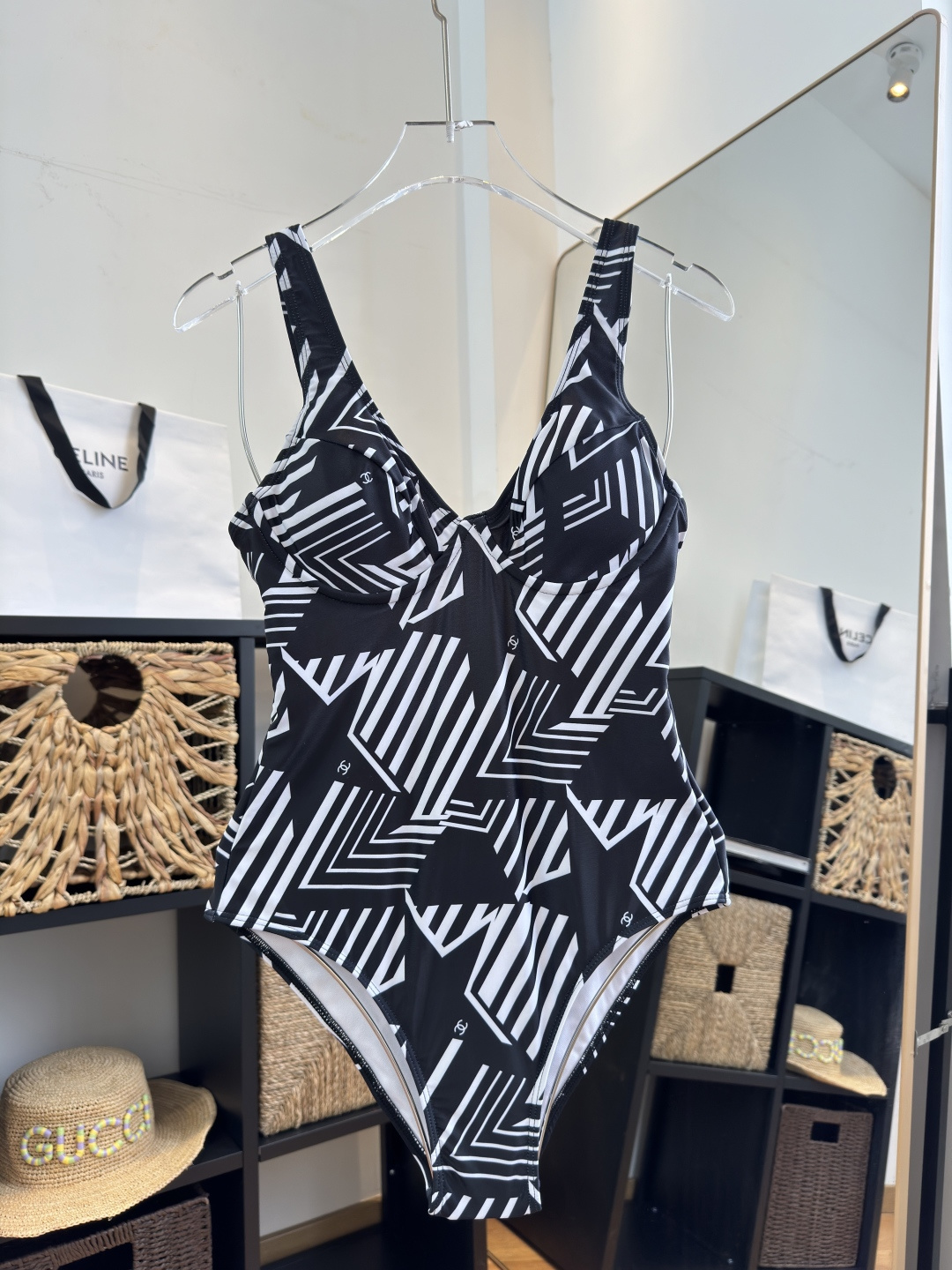 。Chanel香奈儿新款连体泳衣S M L XL