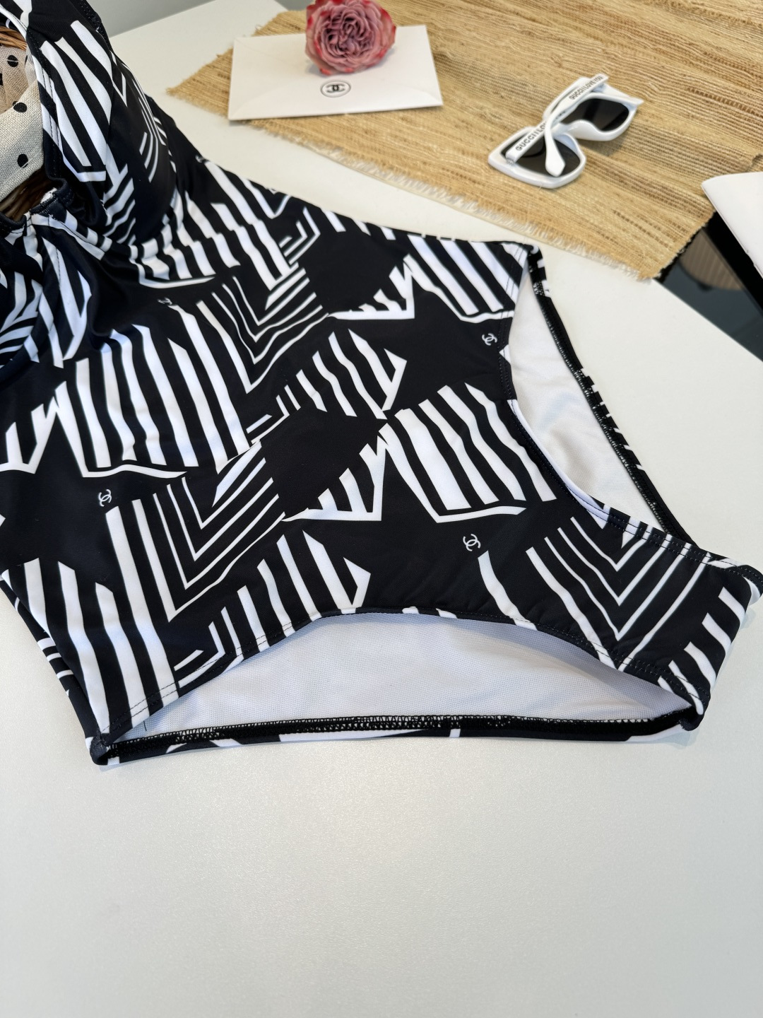 。Chanel香奈儿新款连体泳衣S M L XL