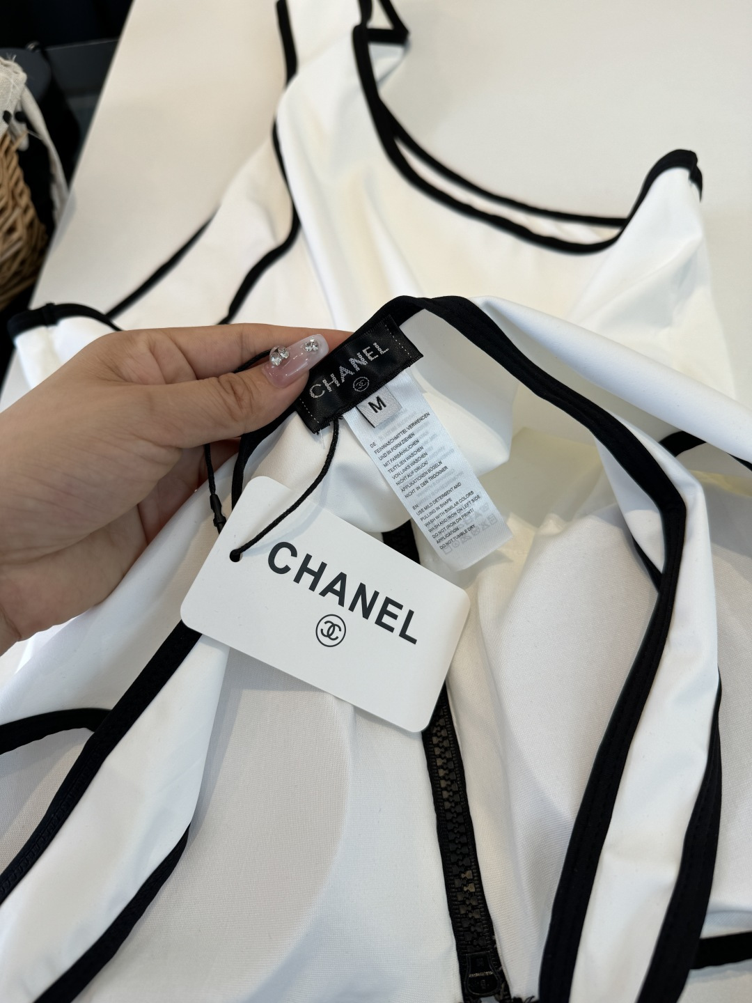 。Chanel香奈儿新款连体泳衣S M L XL