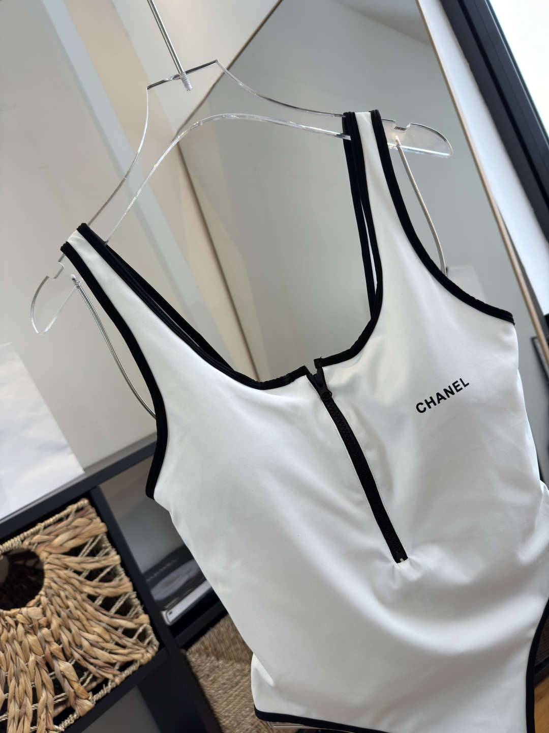 。Chanel香奈儿新款连体泳衣S M L XL