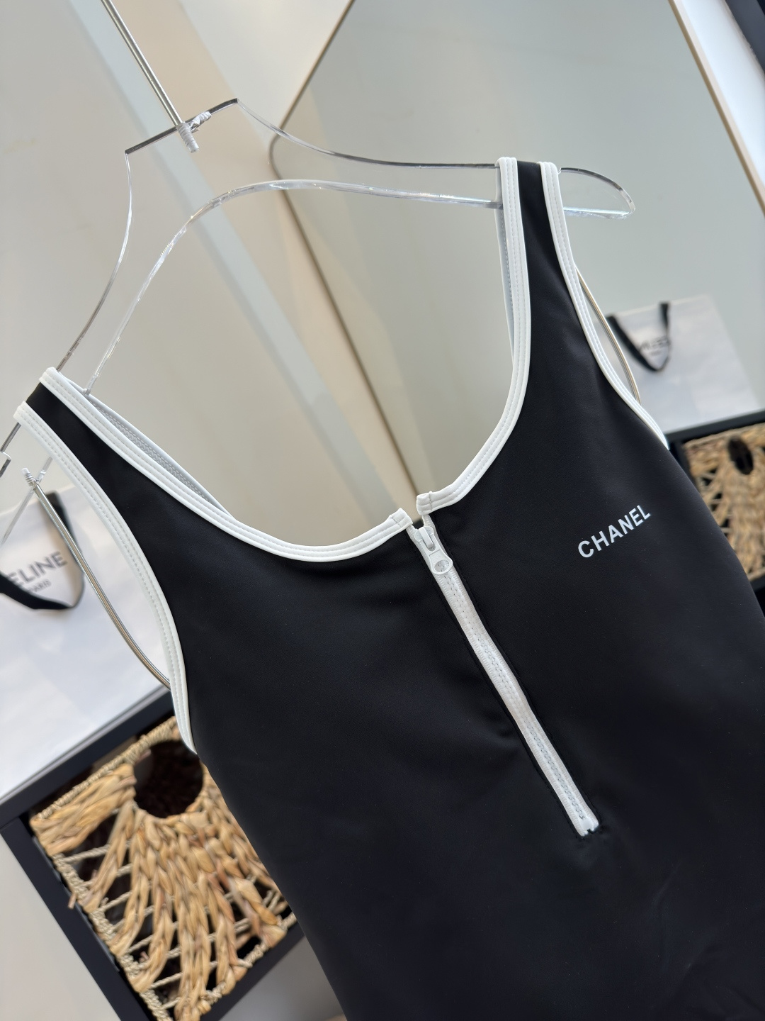 。Chanel香奈儿新款连体泳衣S M L XL