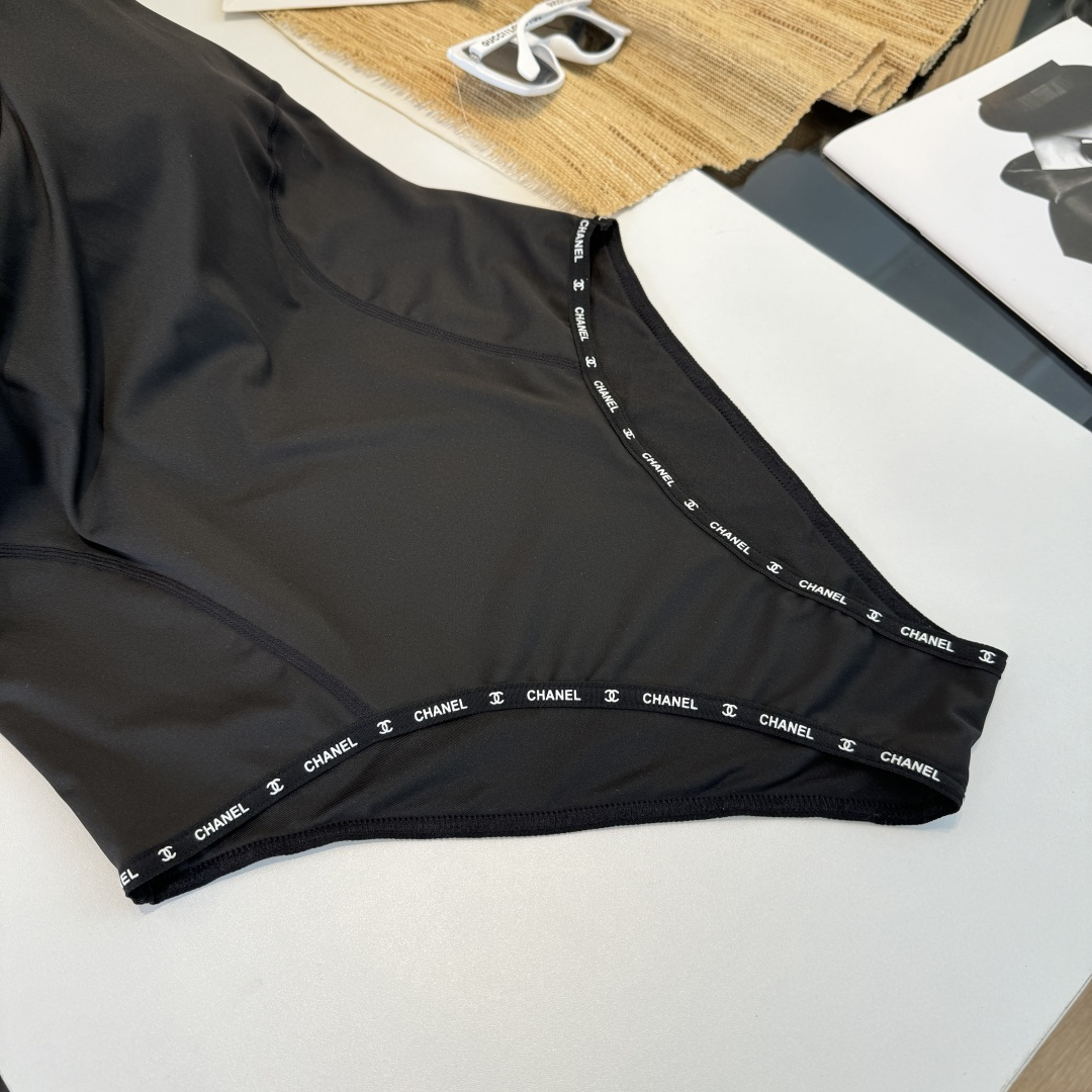 。Chanel香奈儿新款连体泳衣S M L XL