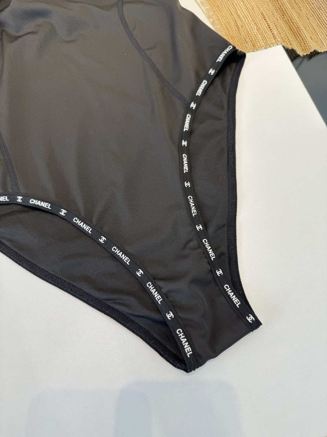 。Chanel香奈儿新款连体泳衣S M L XL