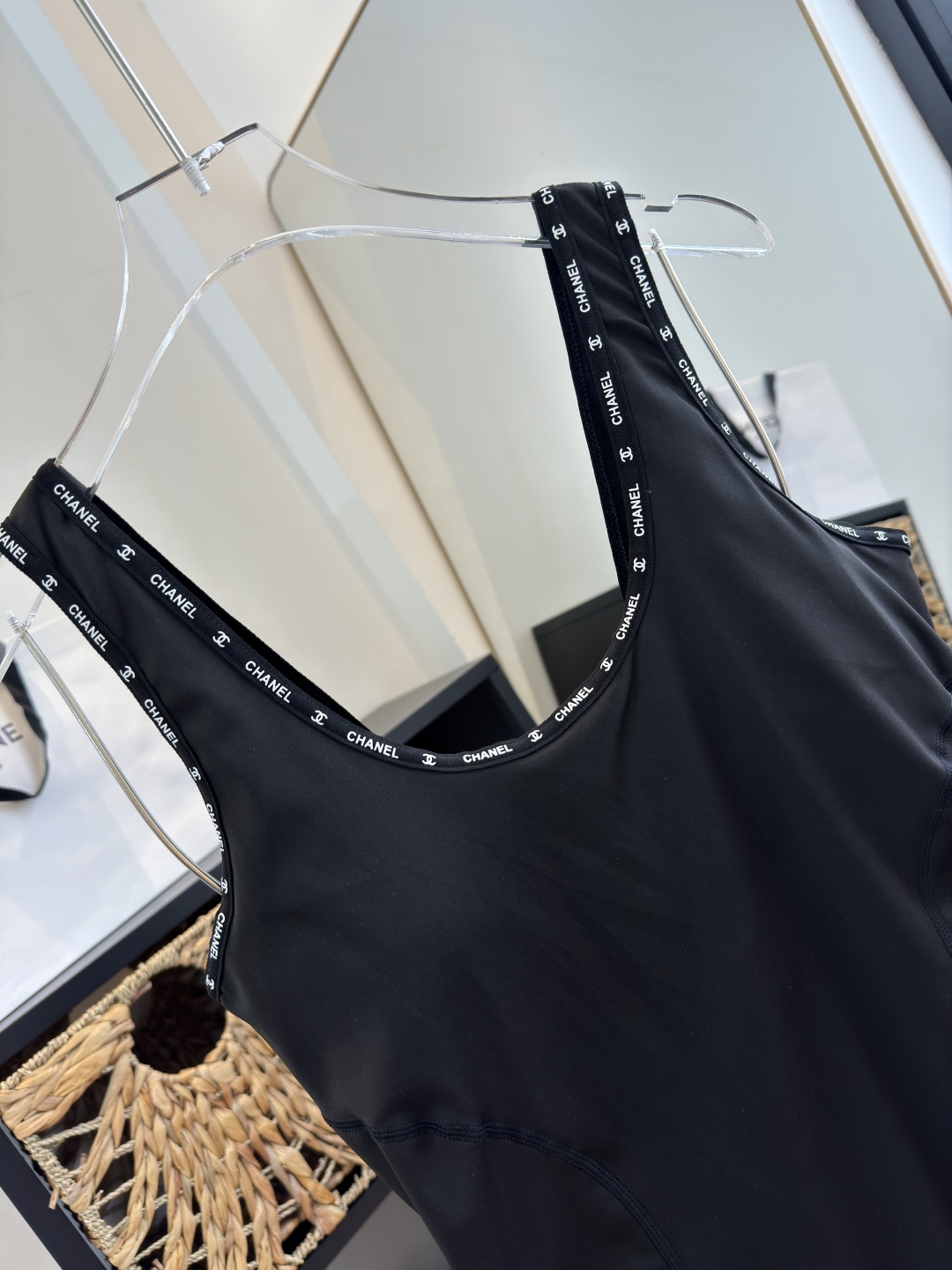 。Chanel香奈儿新款连体泳衣S M L XL