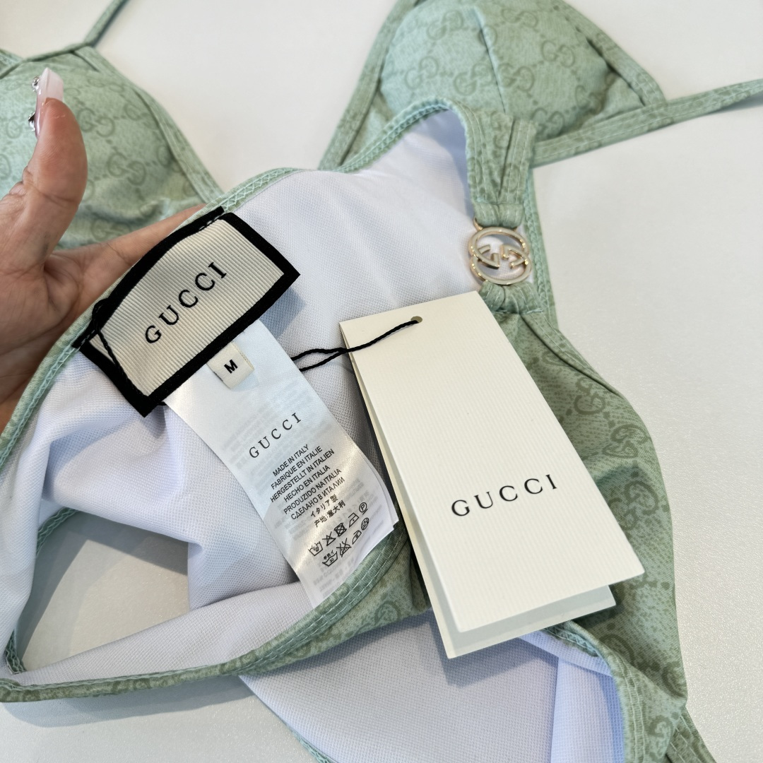 。Gucci古奇比基尼👙 上身超级棒！同步各大专柜发售，自然而然呈现时尚感！十分减龄，具有年轻活力。 码