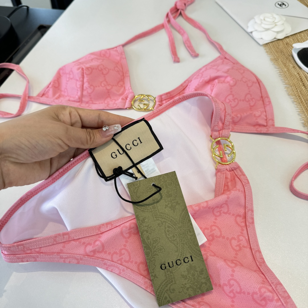 。Gucci古奇比基尼👙 上身超级棒！同步各大专柜发售，自然而然呈现时尚感！十分减龄，具有年轻活力。 码