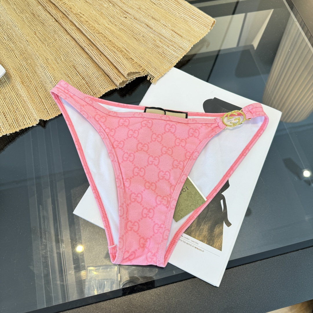 。Gucci古奇比基尼👙 上身超级棒！同步各大专柜发售，自然而然呈现时尚感！十分减龄，具有年轻活力。 码