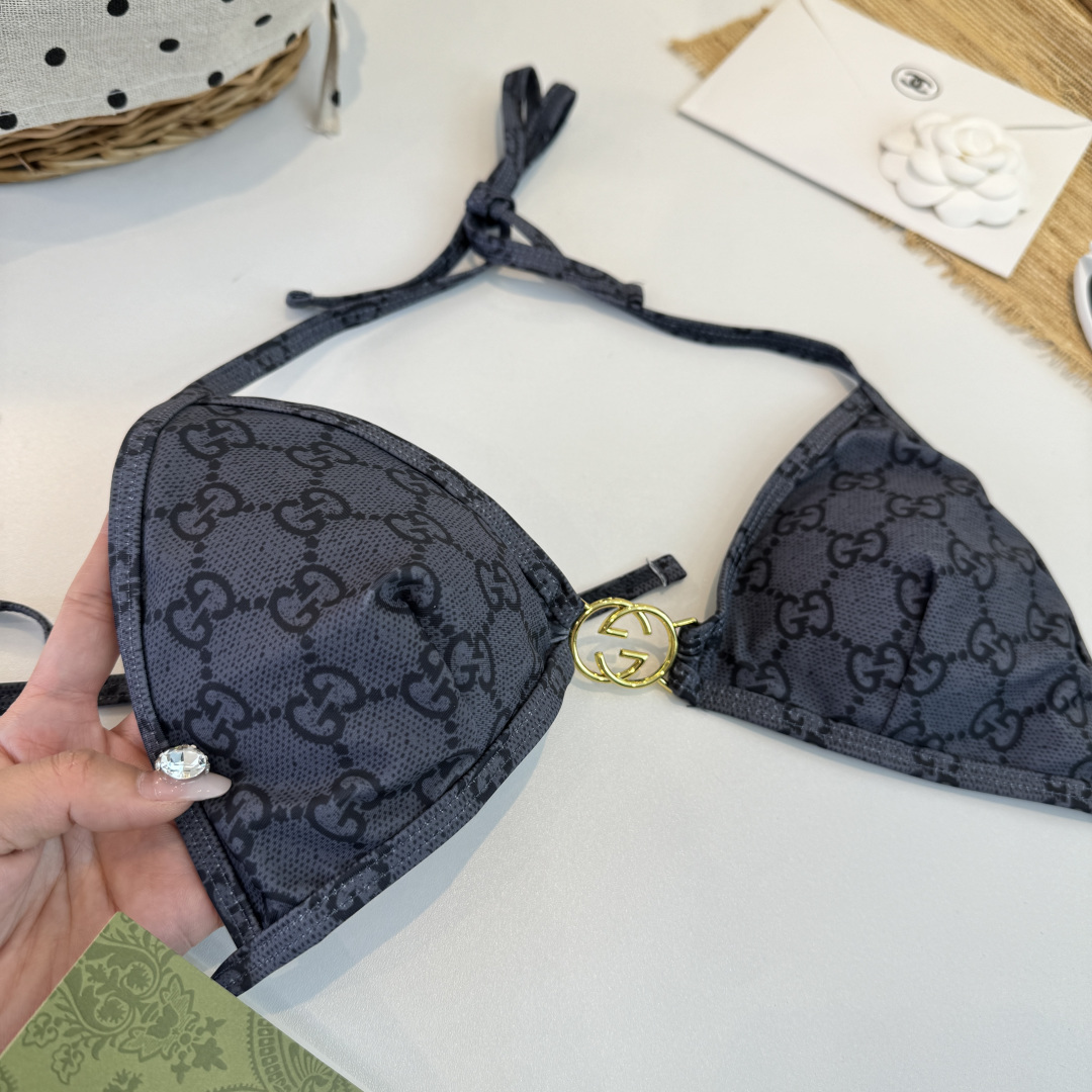 。Gucci古奇比基尼👙 上身超级棒！同步各大专柜发售，自然而然呈现时尚感！十分减龄，具有年轻活力。 码