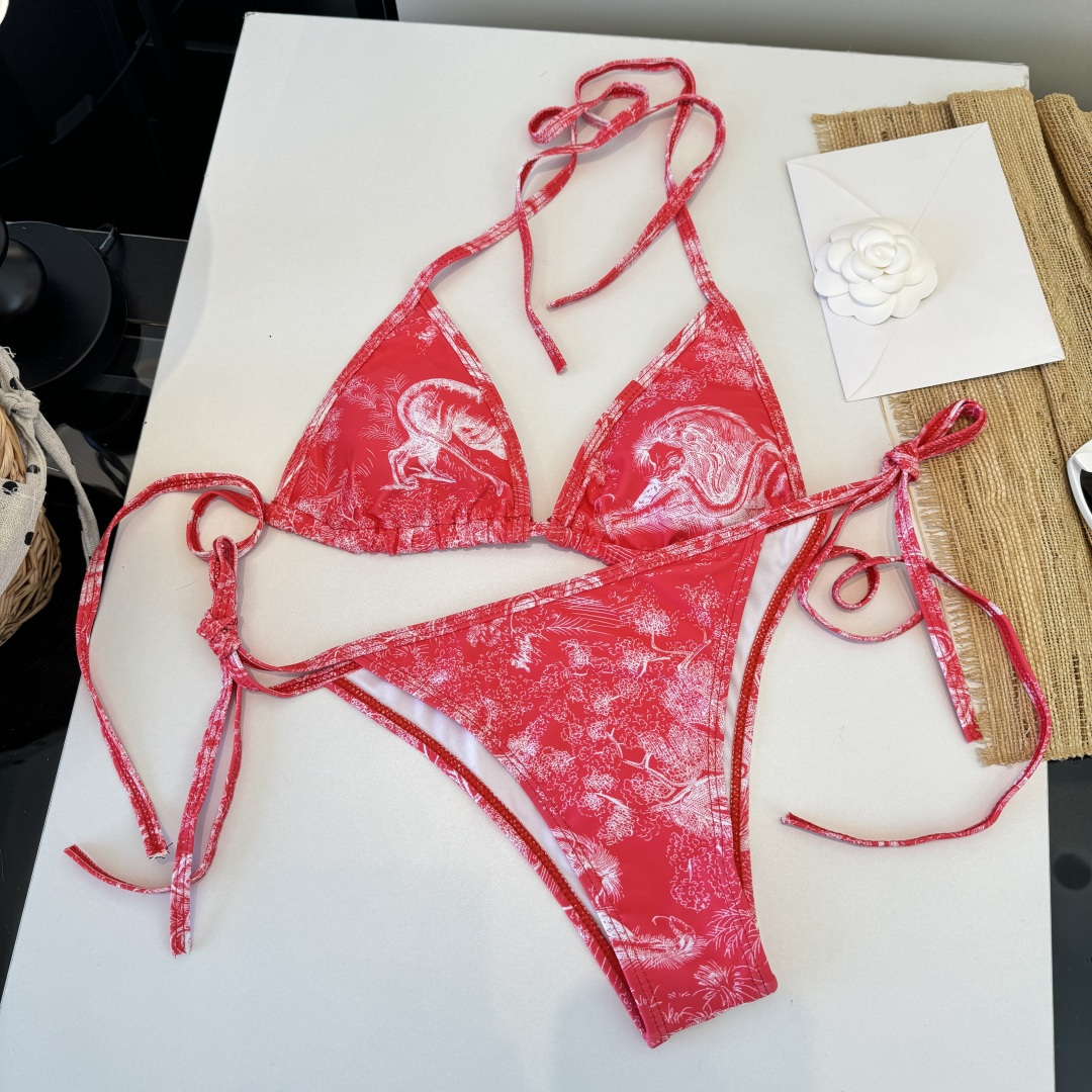 。Dior迪奥比基尼👙 上身超级棒！同步各大专柜发售，自然而然呈现时尚感！十分减龄，具有年轻活力。 码数