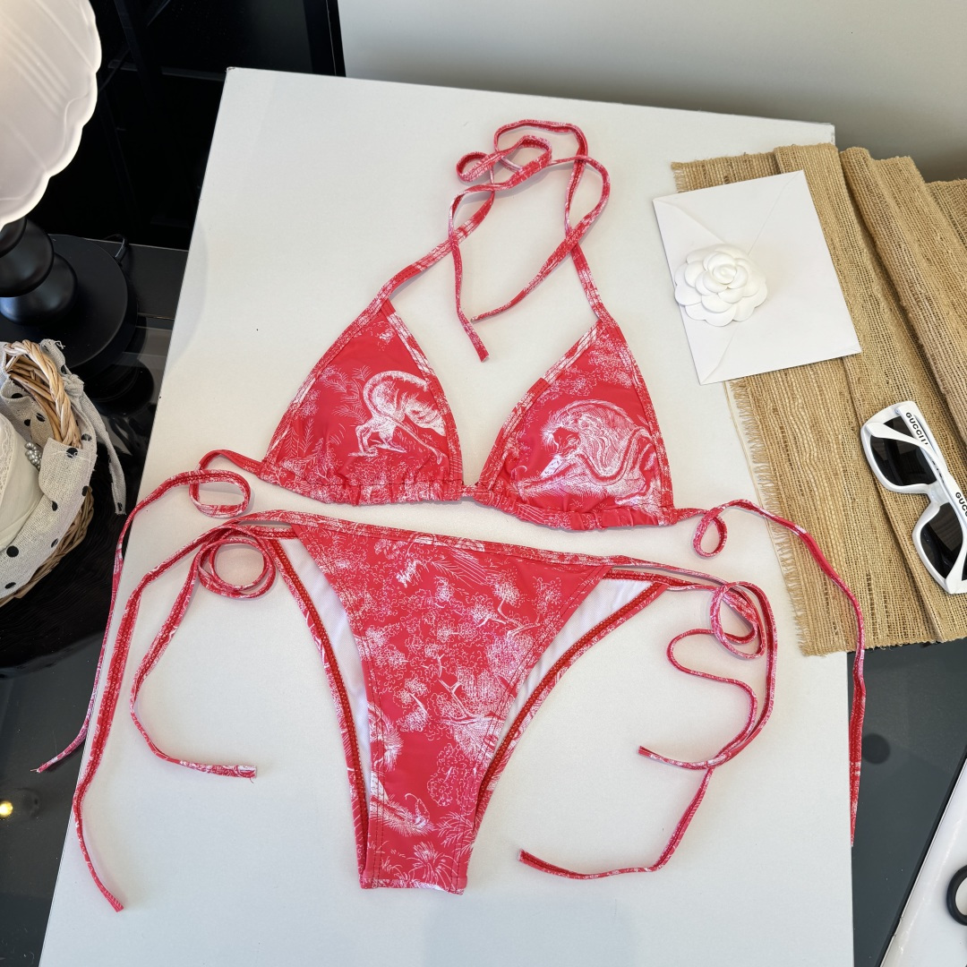 。Dior迪奥比基尼👙 上身超级棒！同步各大专柜发售，自然而然呈现时尚感！十分减龄，具有年轻活力。 码数