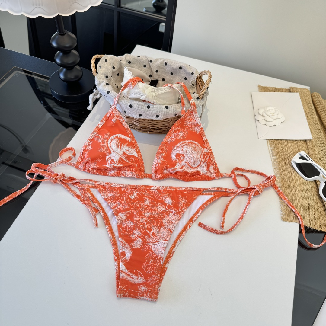 。Dior迪奥比基尼👙 上身超级棒！同步各大专柜发售，自然而然呈现时尚感！十分减龄，具有年轻活力。 码数