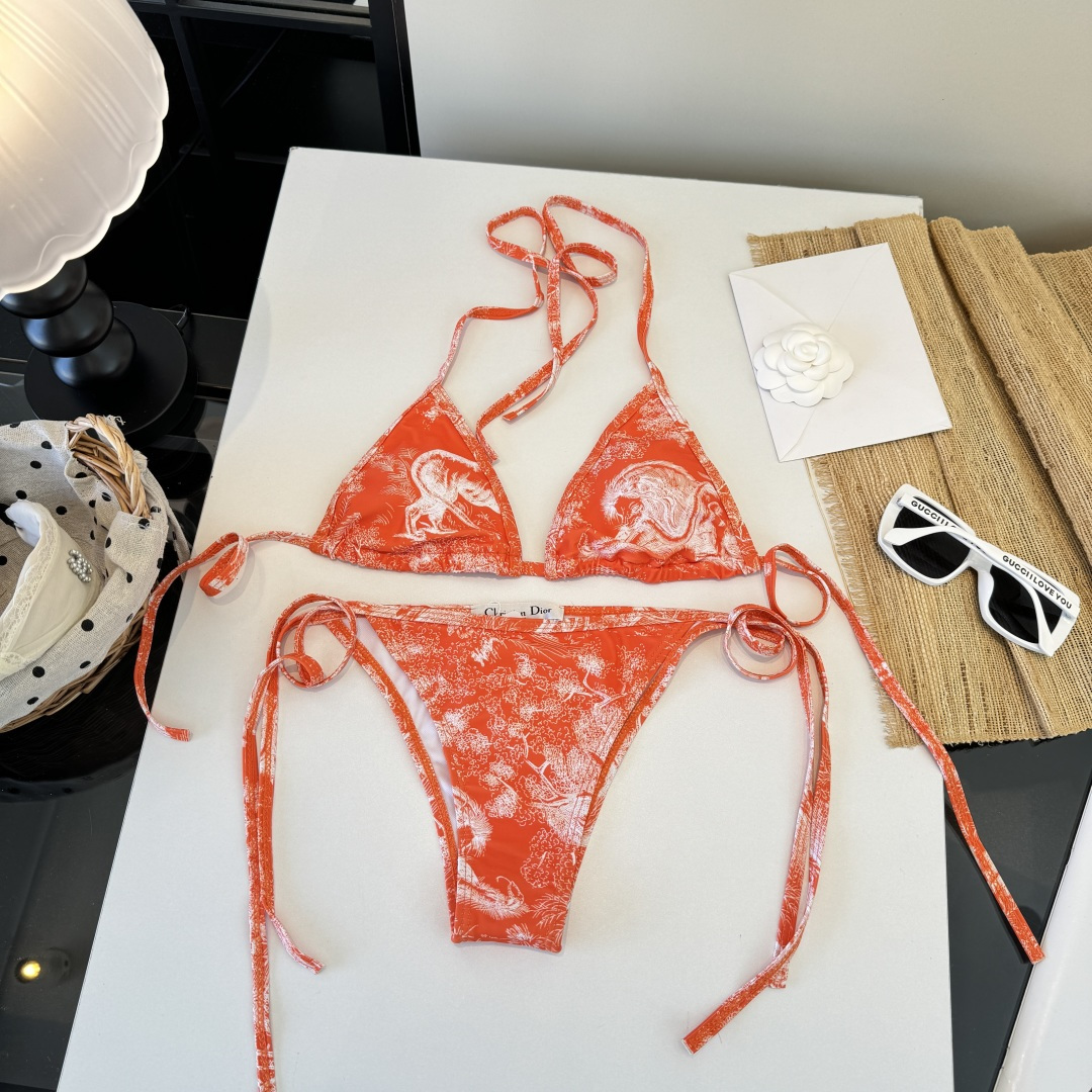 。Dior迪奥比基尼👙 上身超级棒！同步各大专柜发售，自然而然呈现时尚感！十分减龄，具有年轻活力。 码数