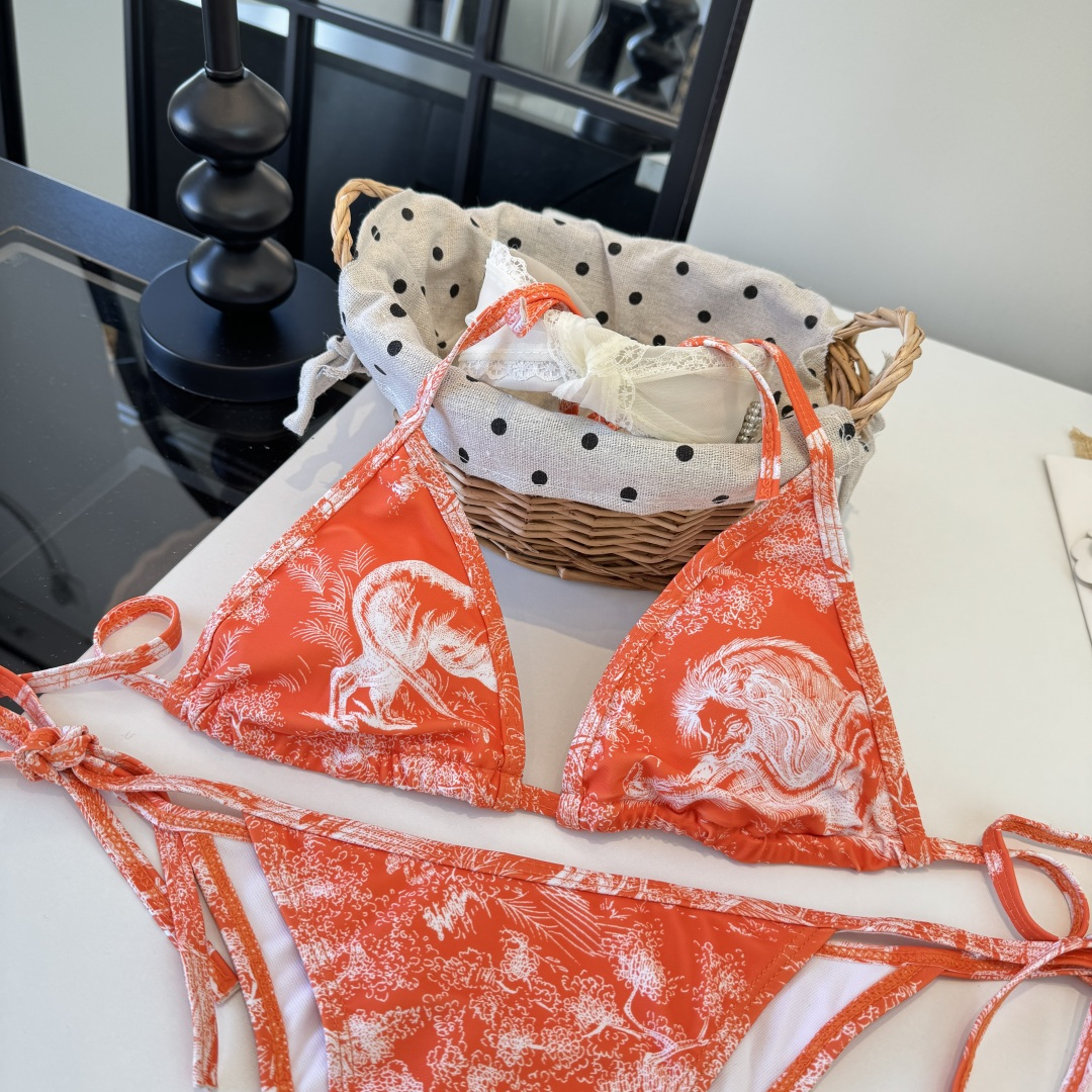 。Dior迪奥比基尼👙 上身超级棒！同步各大专柜发售，自然而然呈现时尚感！十分减龄，具有年轻活力。 码数