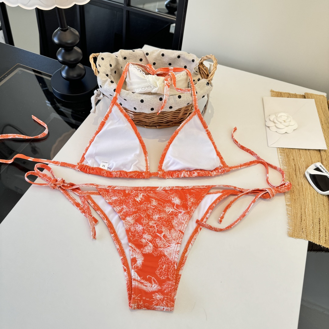 。Dior迪奥比基尼👙 上身超级棒！同步各大专柜发售，自然而然呈现时尚感！十分减龄，具有年轻活力。 码数