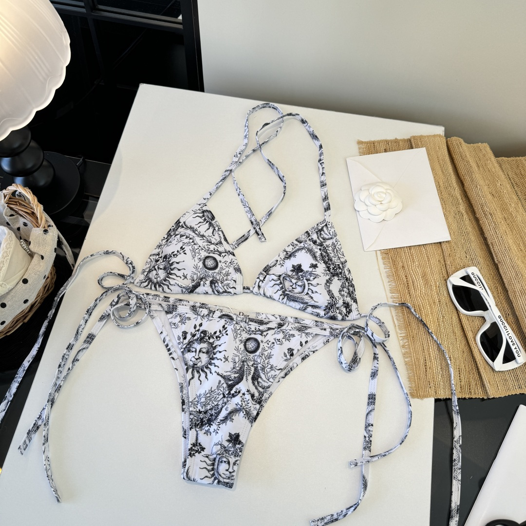 。Dior迪奥比基尼👙 上身超级棒！同步各大专柜发售，自然而然呈现时尚感！十分减龄，具有年轻活力。 码数