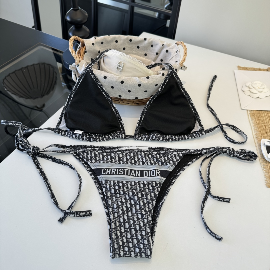 。Dior迪奥比基尼👙 上身超级棒！同步各大专柜发售，自然而然呈现时尚感！十分减龄，具有年轻活力。 码数