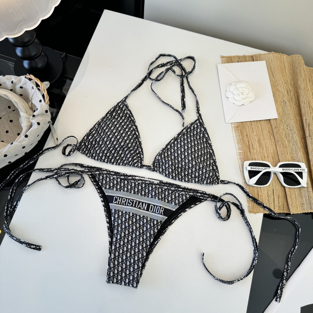 。Dior迪奥比基尼👙 上身超级棒！同步各大专柜发售，自然而然呈现时尚感！十分减龄，具有年轻活力。 码数