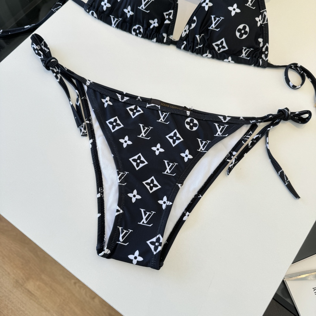 。LV路易威登 比基尼👙 上身超级棒！同步各大专柜发售，自然而然呈现时尚感！十分减龄，具有年轻活力。 码