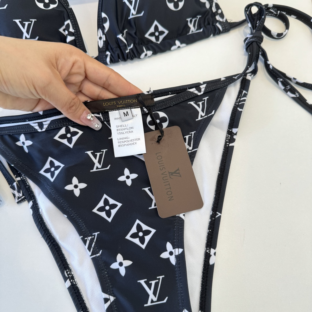 。LV路易威登 比基尼👙 上身超级棒！同步各大专柜发售，自然而然呈现时尚感！十分减龄，具有年轻活力。 码