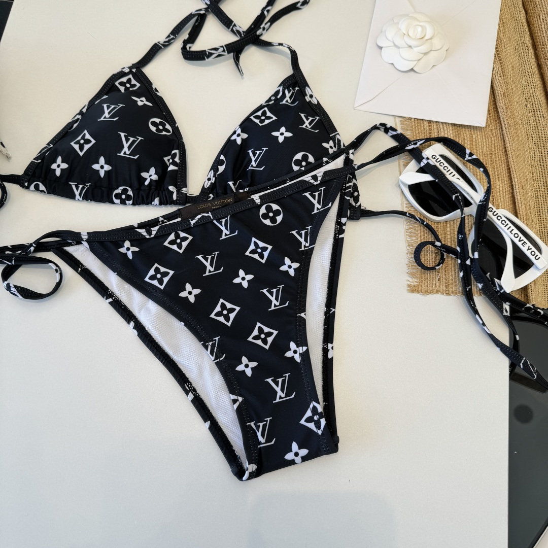 。LV路易威登 比基尼👙 上身超级棒！同步各大专柜发售，自然而然呈现时尚感！十分减龄，具有年轻活力。 码