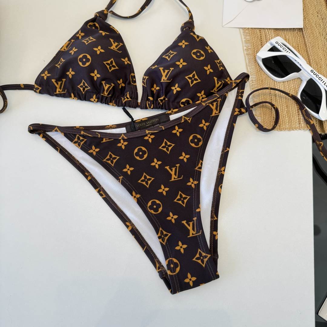 。LV路易威登 比基尼👙 上身超级棒！同步各大专柜发售，自然而然呈现时尚感！十分减龄，具有年轻活力。 码