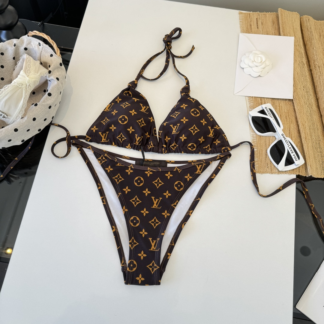 。LV路易威登 比基尼👙 上身超级棒！同步各大专柜发售，自然而然呈现时尚感！十分减龄，具有年轻活力。 码