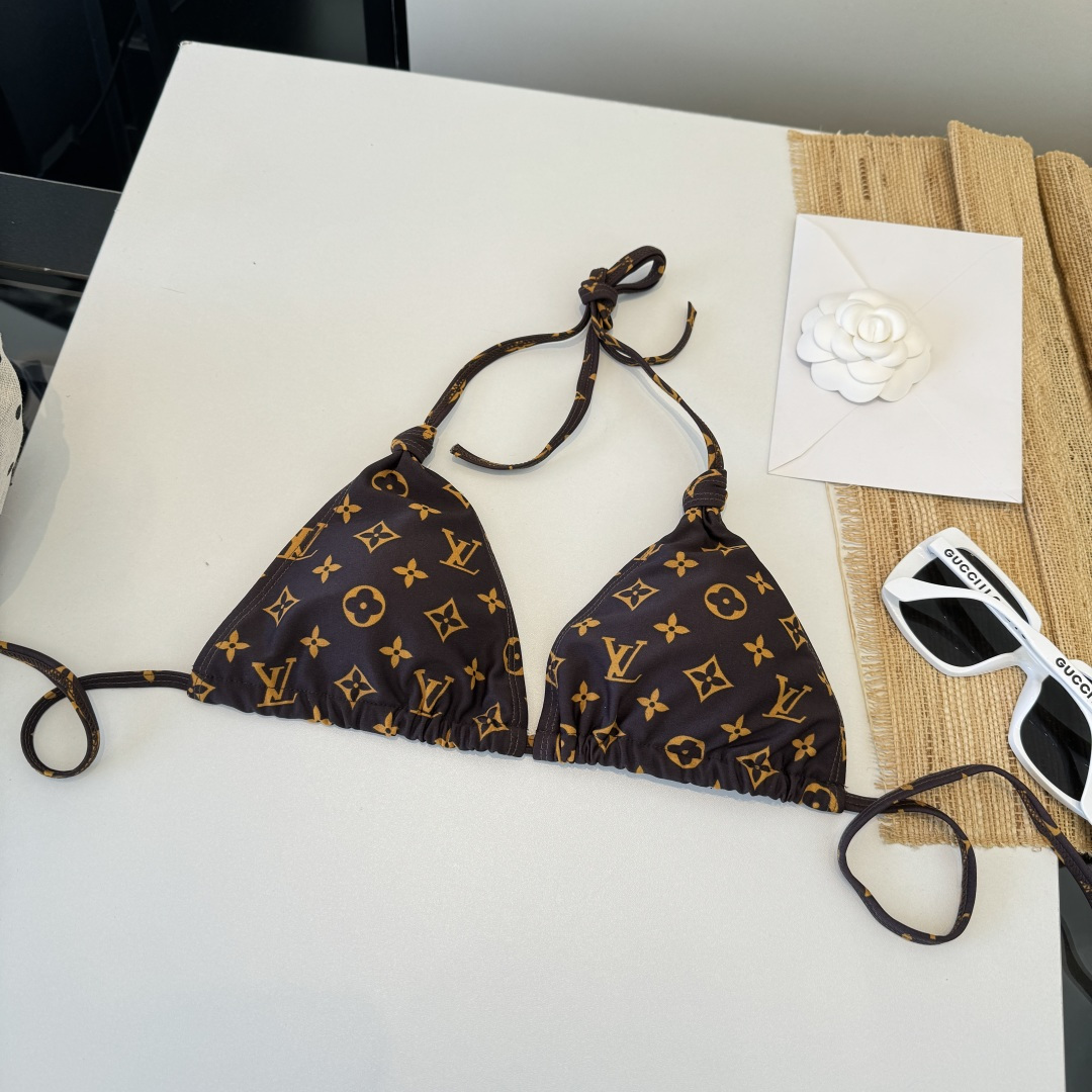 。LV路易威登 比基尼👙 上身超级棒！同步各大专柜发售，自然而然呈现时尚感！十分减龄，具有年轻活力。 码