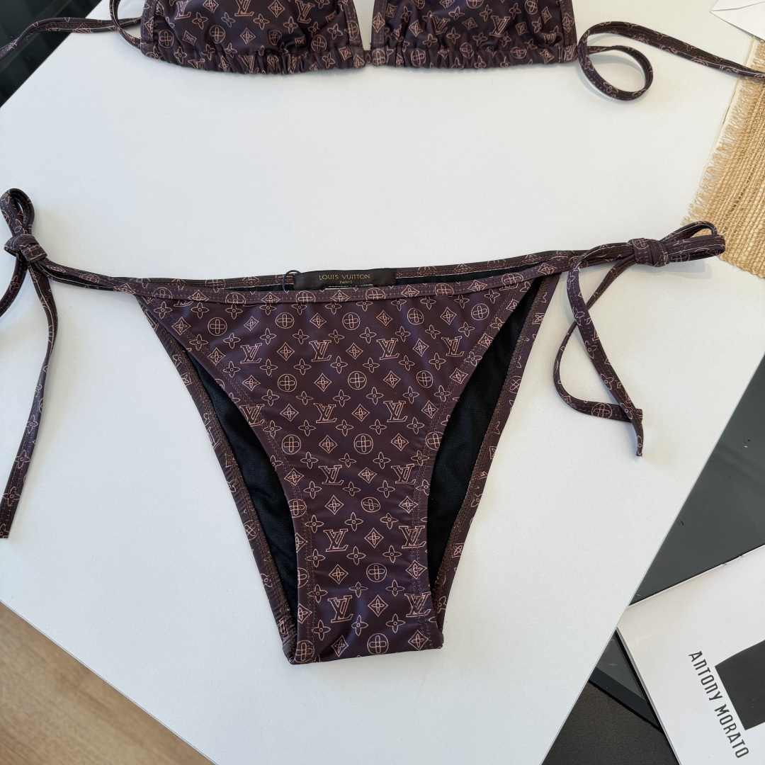 。LV路易威登 比基尼👙 上身超级棒！同步各大专柜发售，自然而然呈现时尚感！十分减龄，具有年轻活力。 码