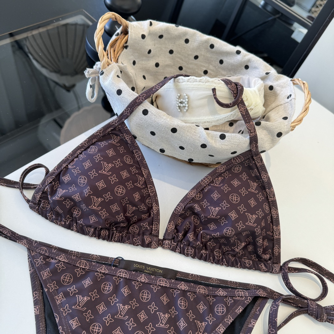 。LV路易威登 比基尼👙 上身超级棒！同步各大专柜发售，自然而然呈现时尚感！十分减龄，具有年轻活力。 码